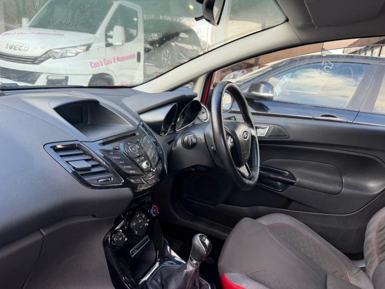 2015 Ford Fiesta 1.0 EcoBoost 140 Zetec S Red 3dr HATCHBACK Petrol Manual