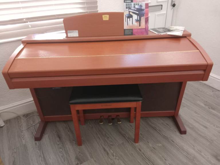 Yamaha Clavinova cvp 305c.