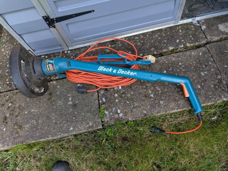Black and Decker grass strimmer