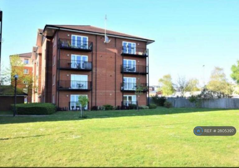 2 bedroom flat in John Dyde Close, Bishops Stortford, CM23 (2 bed) (#2805397)