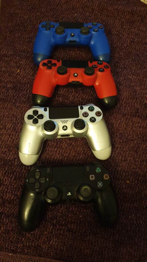 PlayStation 4 controllers 