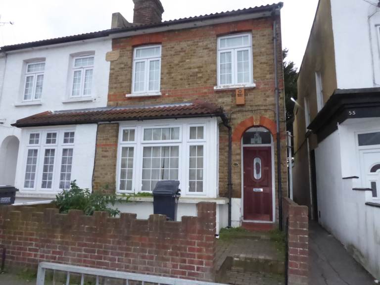 Newly Refurbished 4–5 Bedroom House Croydon CR0 3JD