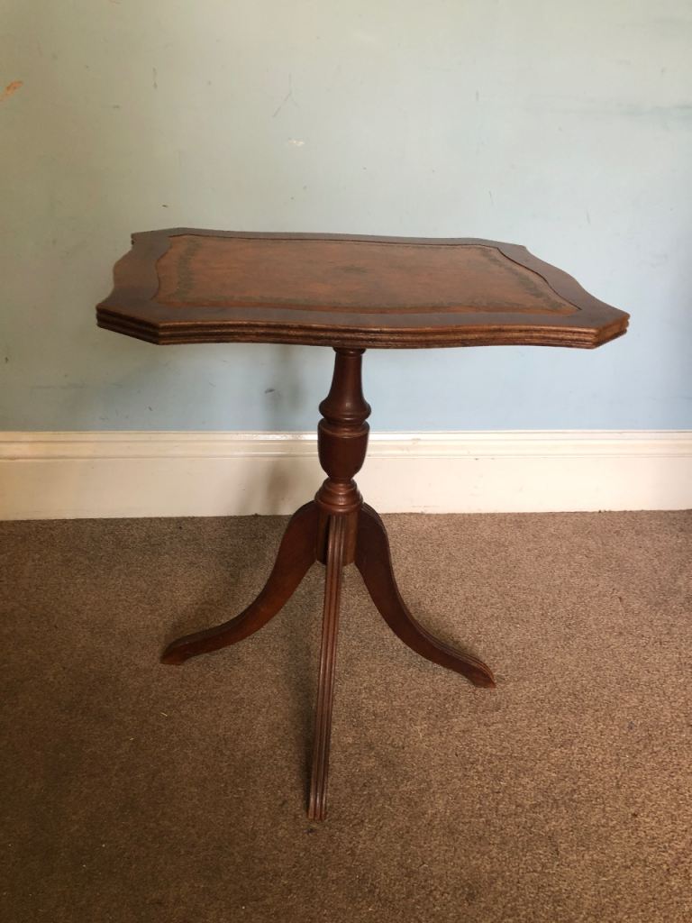 Vintage Elegant Inlaid Oak Coffee Table fluted edge and pedestal base   P150B