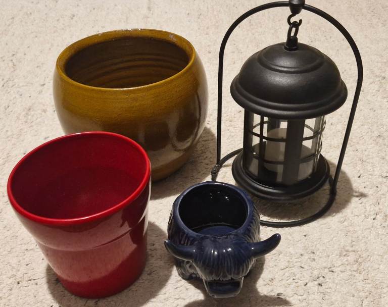 ​Job Lot: 4x Home & Garden Decor Bundle (Ceramic Planters & Lantern)