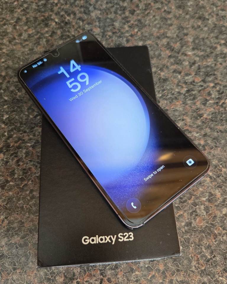 Samsung Galaxy S23 5G Mobile Phone, Phantom Black - Like New