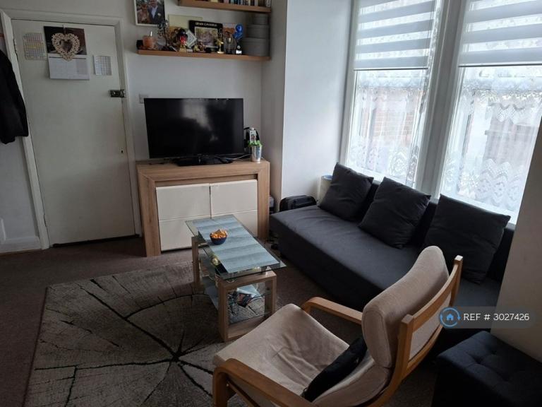 2 bedroom flat in Long Lane, London, N3 (2 bed) (#3027426)