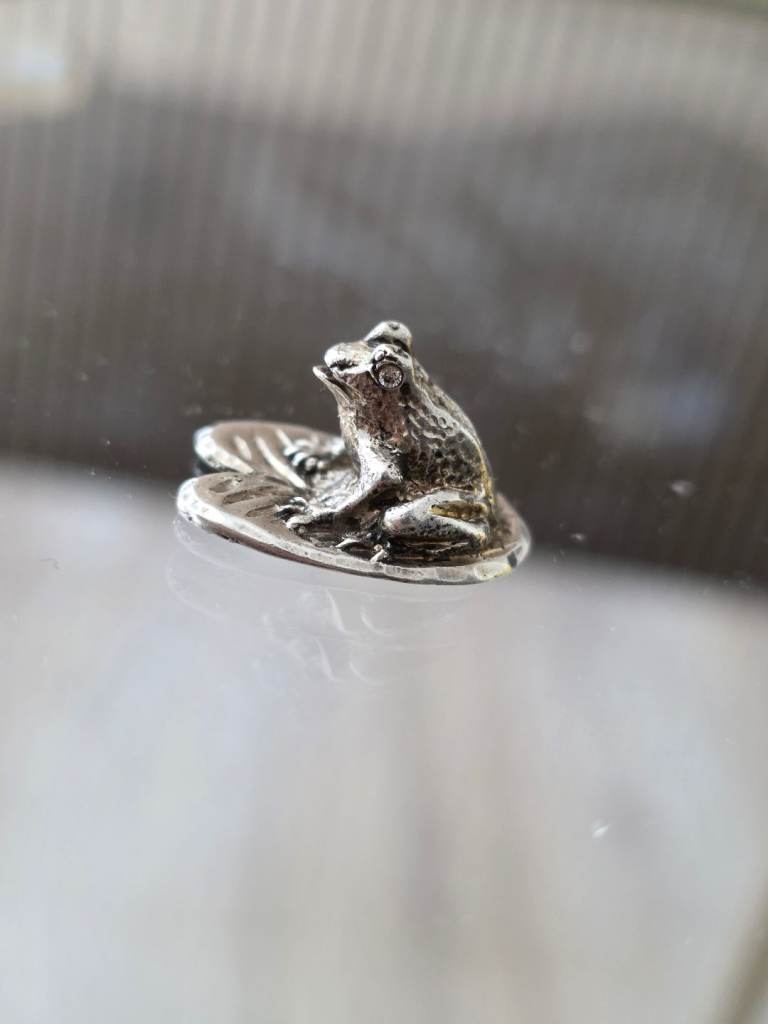 Silver Stamped 925 Frog lucky charm collectible 