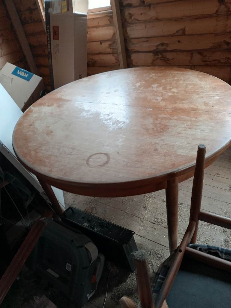 Round dining table 