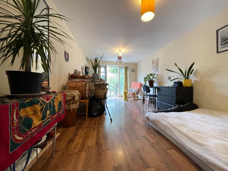 Double Room Massive N15 1Month Stay £700
