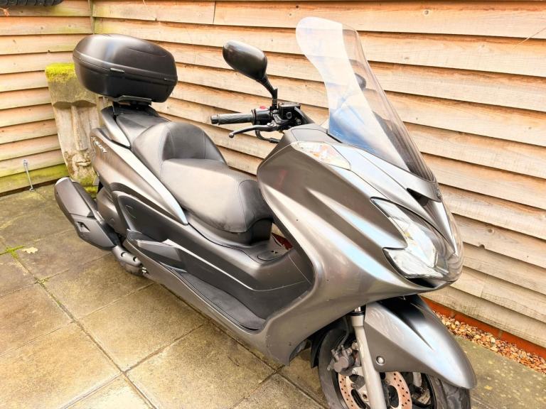 2010 / 10 Yamaha YP400 Majesty £1500 Silver 34049 miles.
