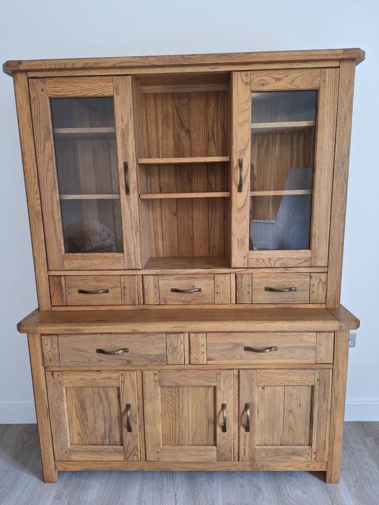 Beautiful Oak Dresser - as new.