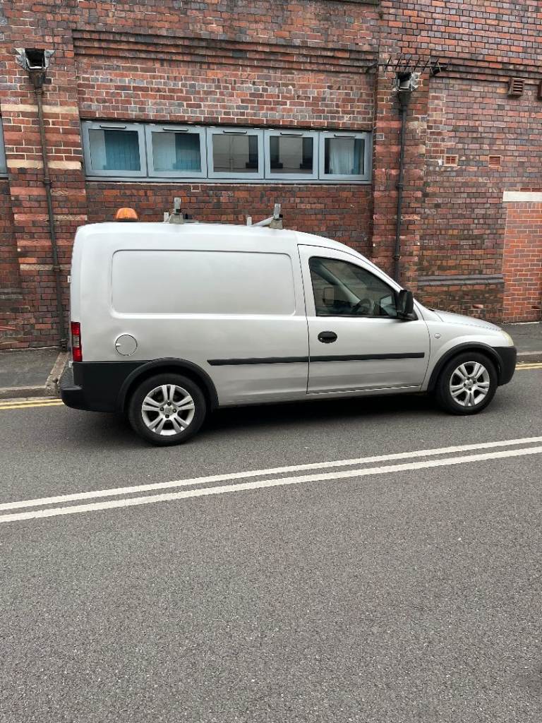 VAUXHALL COMBO VAN 1.3 CDTI DIESEL *ROOF RACK + FLASHING BEACON + SIDE LOADING DOOR* STAR SILVER