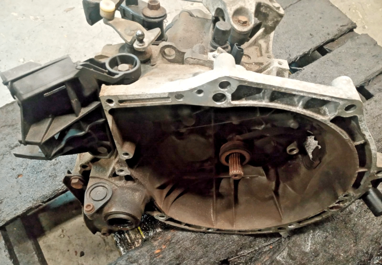 PEUGEOT 208 2015 1.2 PETROL 5 SPEED MANUAL (BVM5) GEARBOX FOR SALE