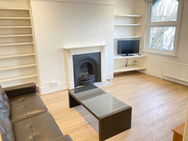 Converted 1st Floor 2 DBed Flat Shower Kitchen Separate Sitting Room VeryNearRailTubeBusShopsPark