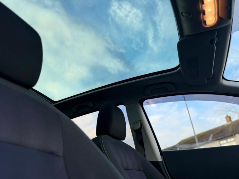 7- seater Nissan, QASHQAI+2, Hatchback, 2012, Manual, 1598 (cc), 5 doors