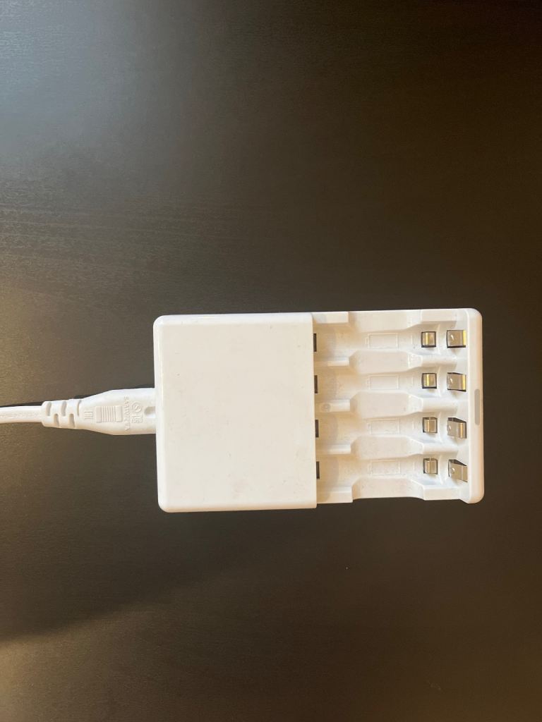 AA / AAA battery charger 