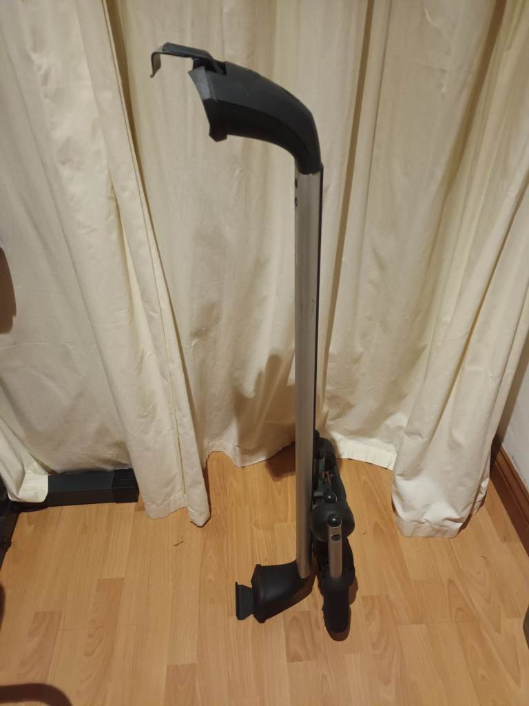 Toyota Avensis roof bars