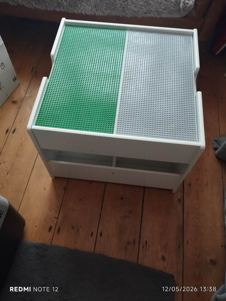 Lego table