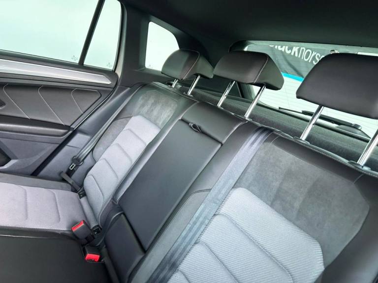 2018 Volkswagen Tiguan 2.0 TDI R-Line SUV 5dr Diesel Manual Euro 6 (s/s) (150 ps) ESTATE Diesel M...