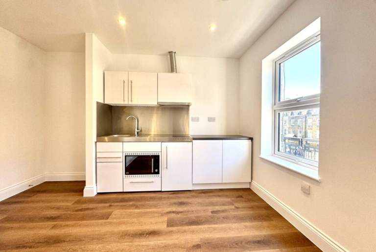  Studio apartment in a well Victorian building, Pratt Street, Camden Town, London NW1-Ref: 681
