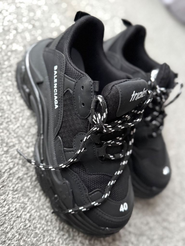 Balenciaga 
