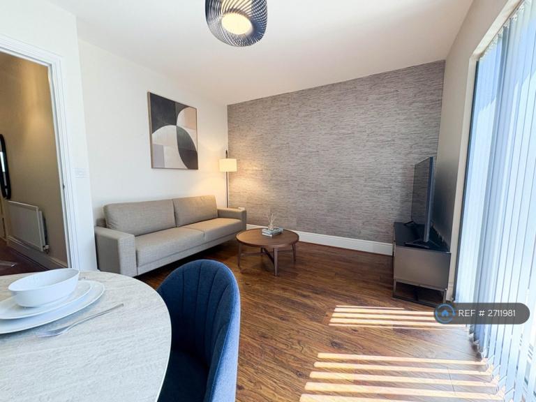 4 bedroom house in Edgewood Road, Manchester, M9 (4 bed) (#2711981)