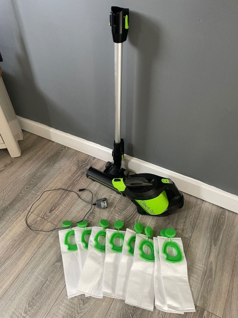 Gtech pro cordless hoover with charger and replacement bags 