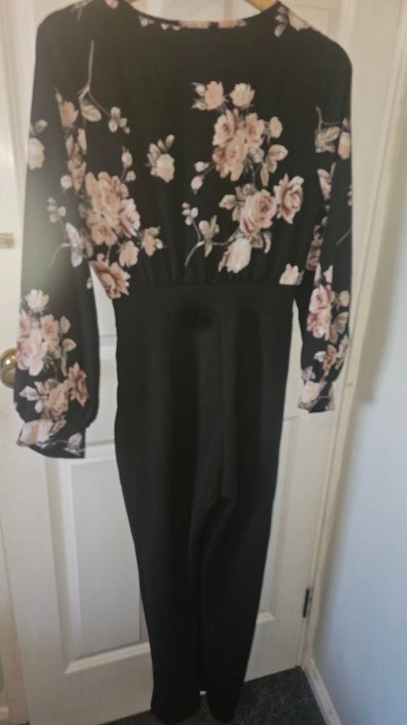 Black Floral Jumpsuit with Belt – Size S, Excellent Condition