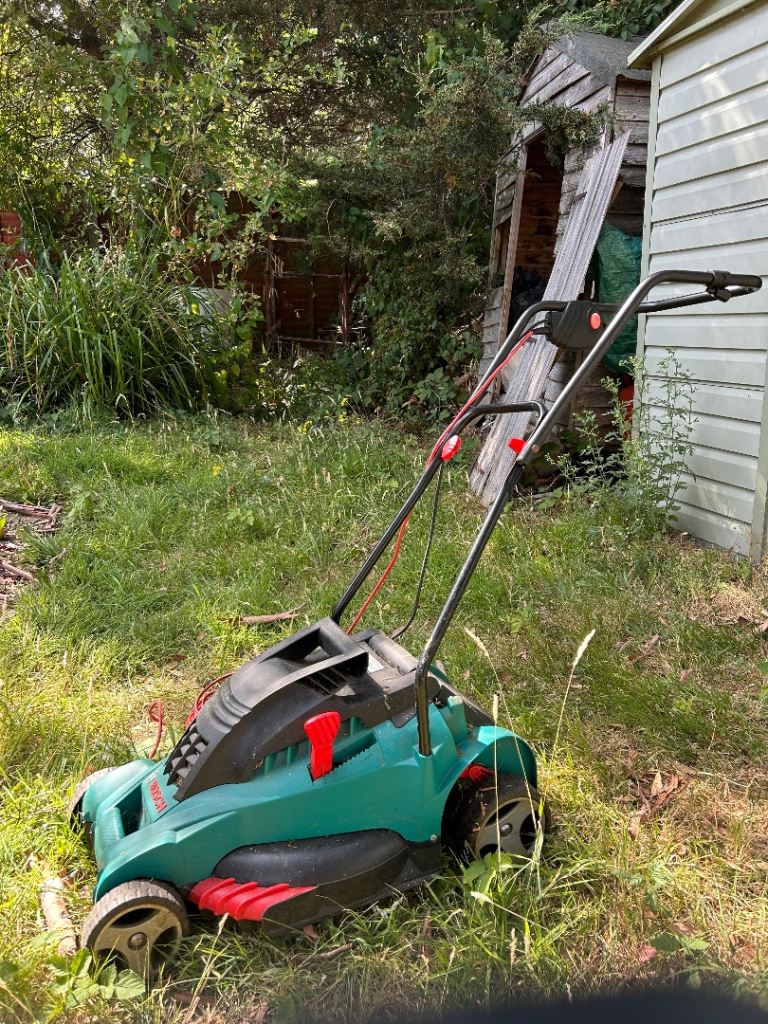 Bosch Rotak 43 Electric Lawnmower 1700W 43cm Cutting Width Working