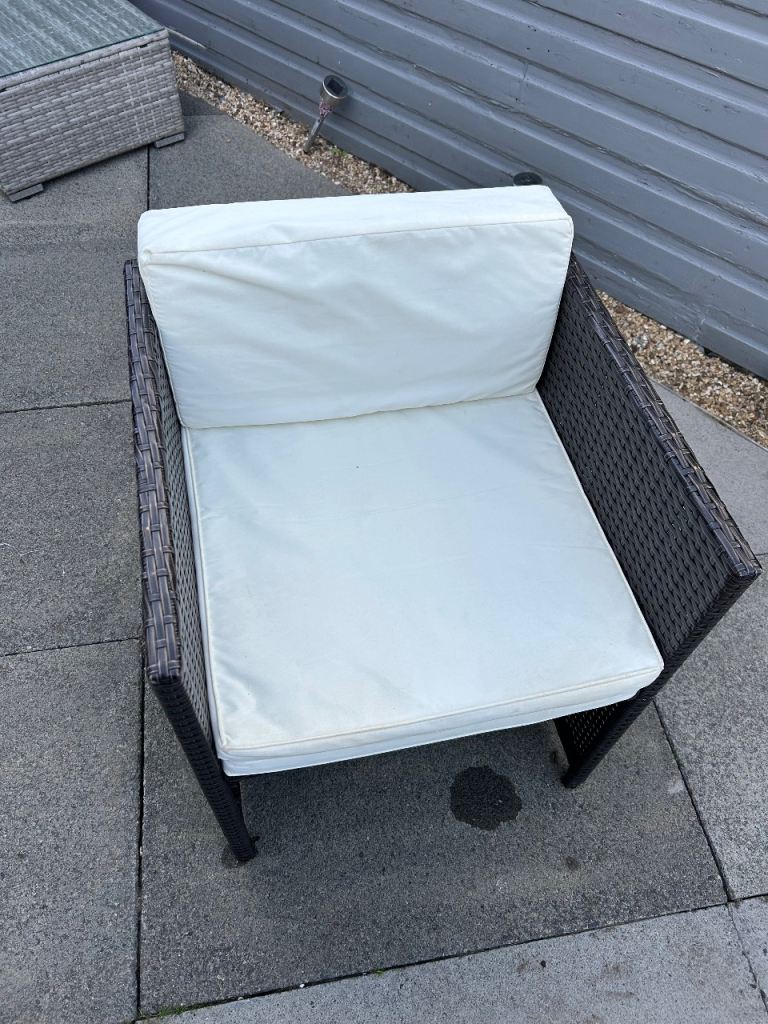 Outdoor garden rattan table and 4 chairs