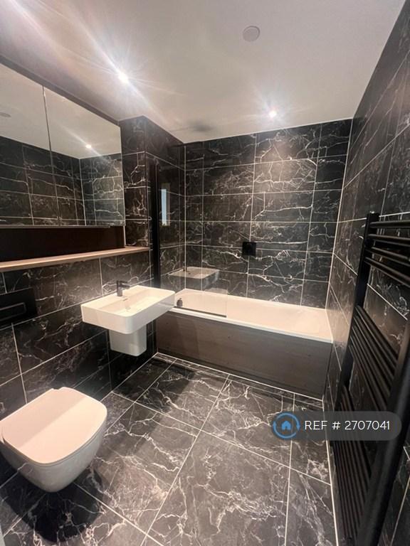 2 bedroom flat in Trinity Way, Salford, M3 (2 bed) (#2707041)