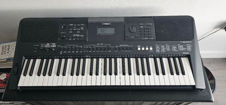 Electric Keyboard - Yamaha PSR E453