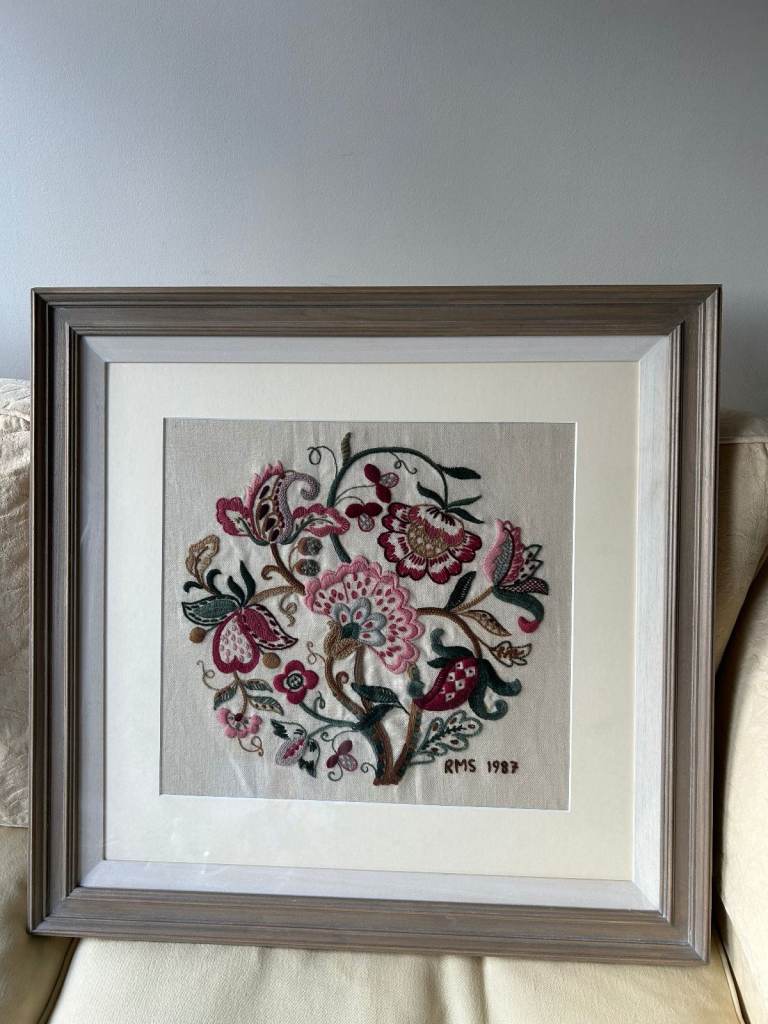 FRAMED PICTURE CREWEL WORK HAND EMBROIDERED FLORAL EXQUISITE WOOL ON LINEN NEW