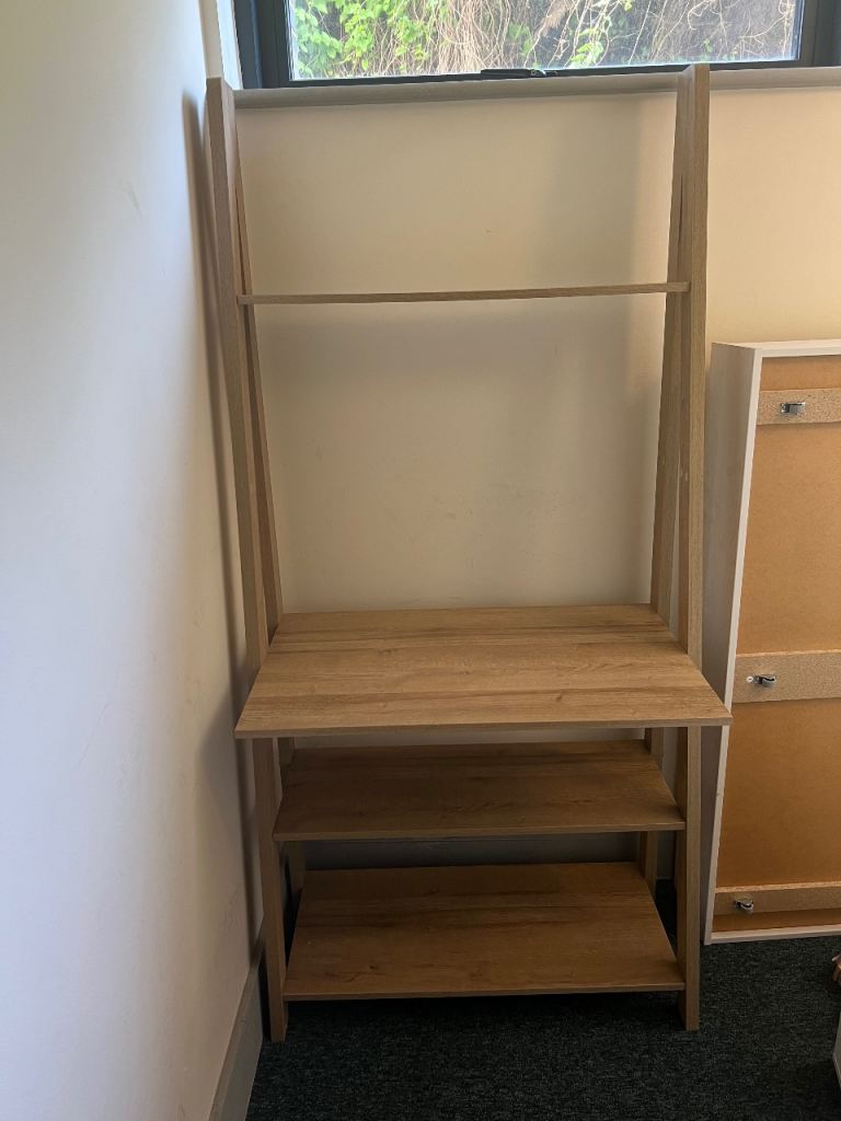 desk with shelves 
