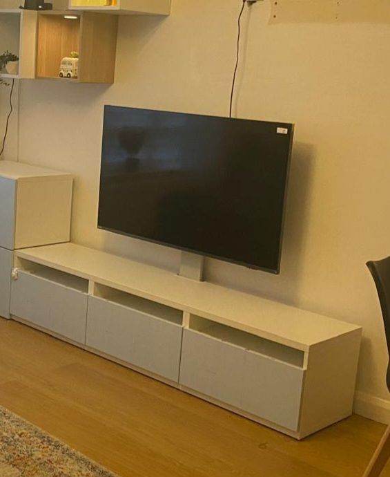 Tv bench with tv mount bracket