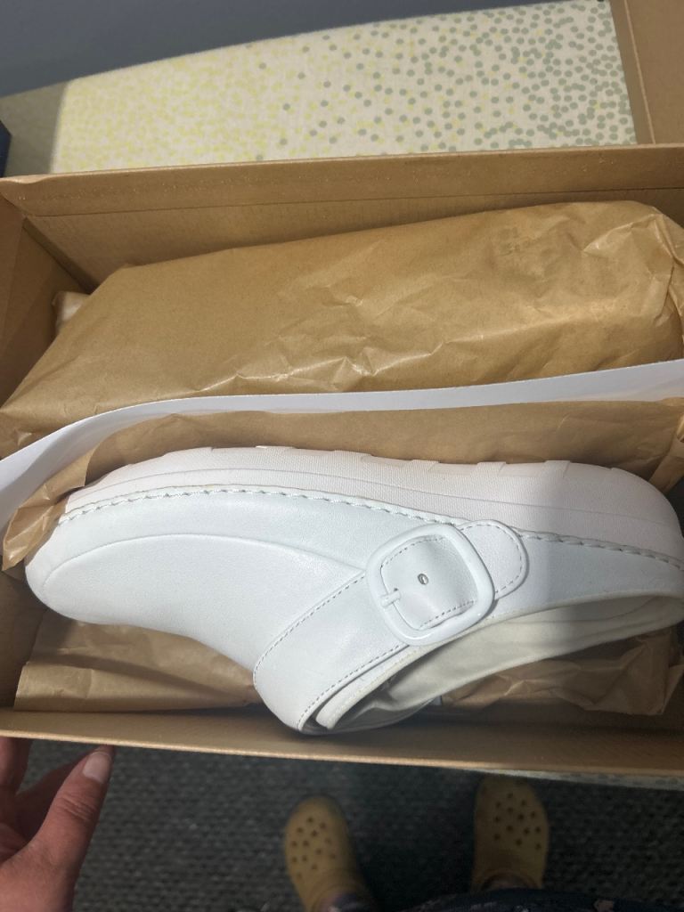 Fitfflop croc style shoes 