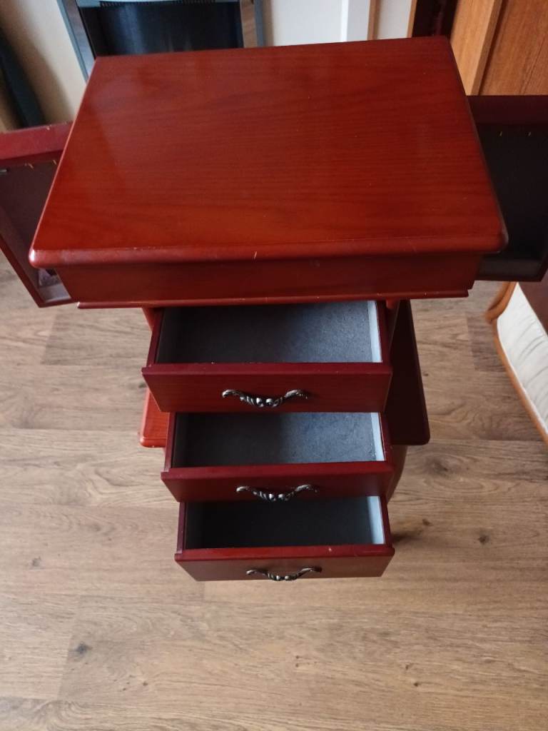 BEAUTIFUL JEWELLRY CABINET AS NEW