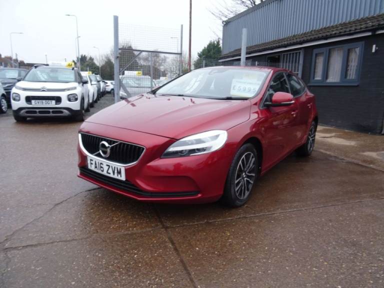  Volvo V40 T2 [122] Momentum 5dr FULL SERVICE HISTORY Petrol