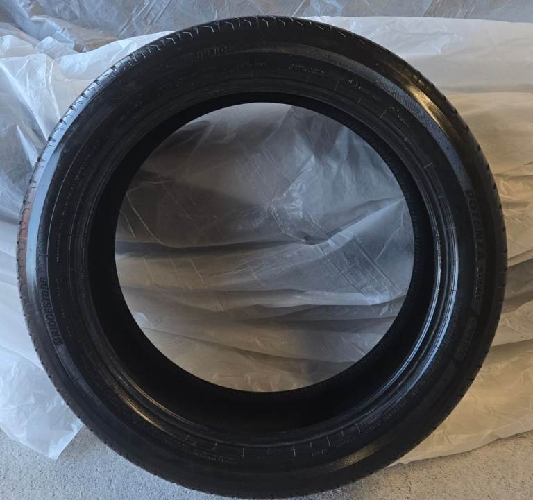 Bridgestone Potenza Sport 255/45 R20 W (105) Tyre