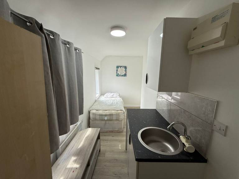 BENEFITS ACCEPTED - Studio Flat Available in Heathrow Slough SL3