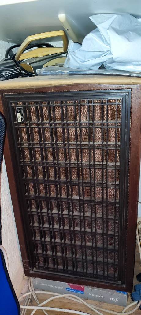 Vintage Pair of Fisher XP60C speakers