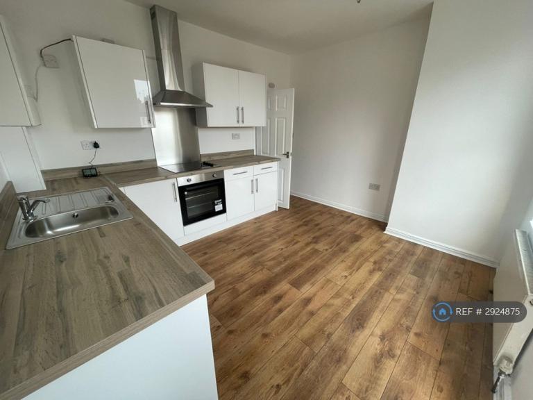 2 bedroom flat in Hessle Road, Hull, HU4 (2 bed) (#2924875)