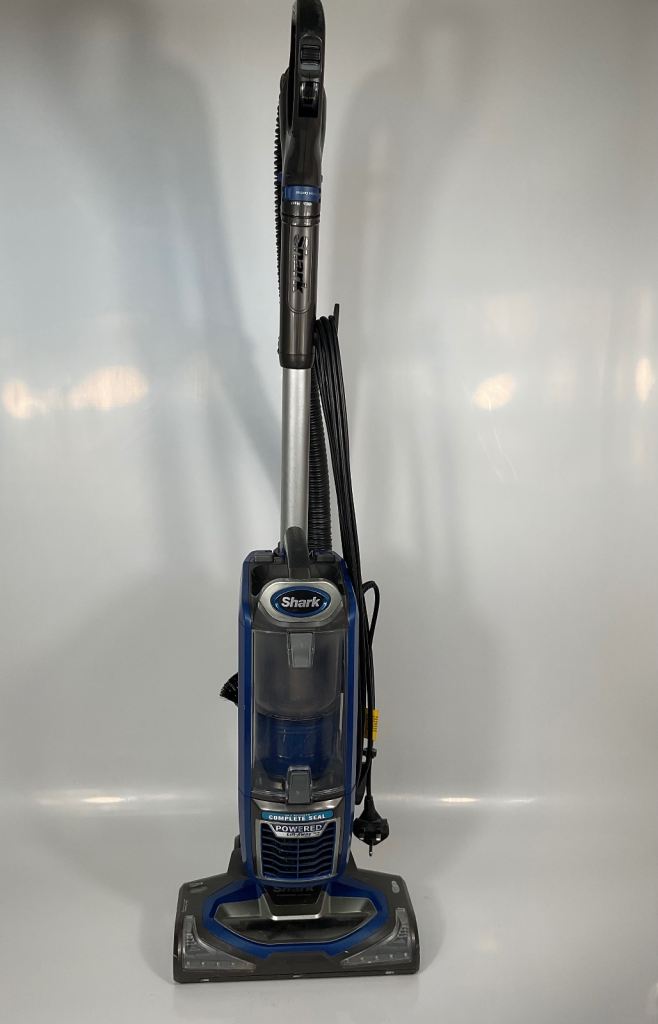 Shark Powered Lift-Away Upright Vacuum Cleaner NV681UK