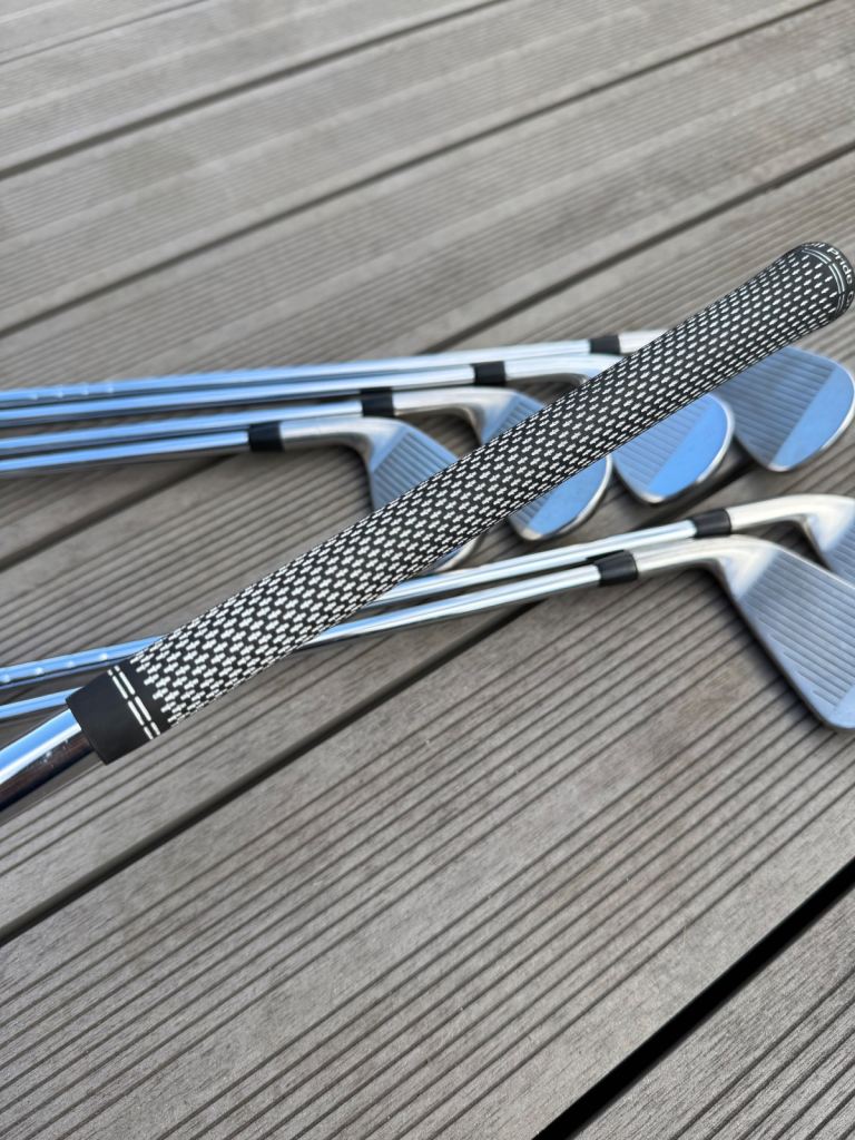 Titleist T300 2019 5-PW + AW (48’) Regular flex