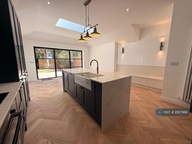 3 bedroom house in Links Road, London, SW17 (3 bed) (#2957996)