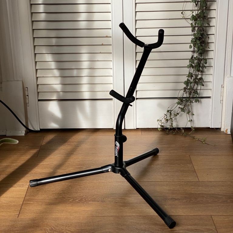 Tiger WIS14-BK Alto Saxophone Stand with Folding Legs
