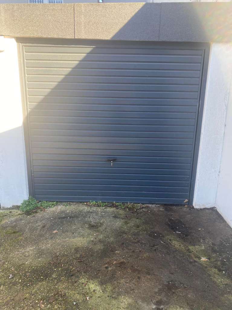  Large Secure Powered Garage – Hampstead NW3