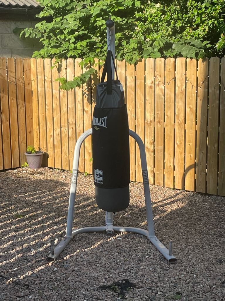 EVERLAST Punch Bag with Stand – Good Condition