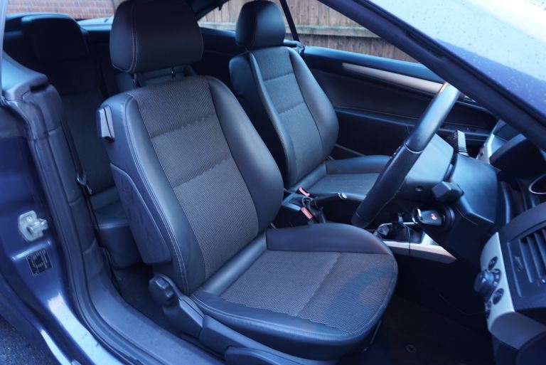 Vauxhall, ASTRA, Convertible, 2006, Manual, 1796 (cc), 3 doors