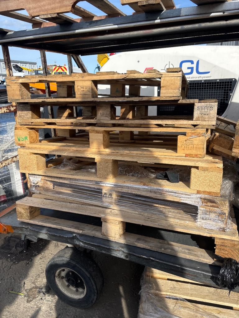 Free wooden pallets